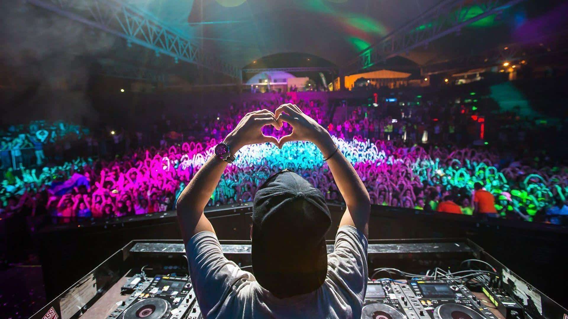 lo mejor para tus eventos es tener un dj profesional animador