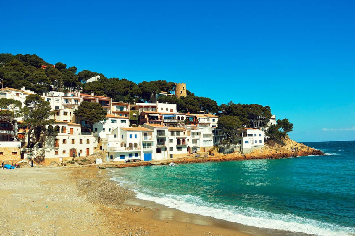 playa-de-la-Costa-Brava-1200x798