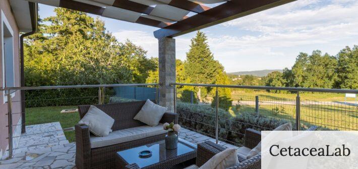brown wicker chairs and table